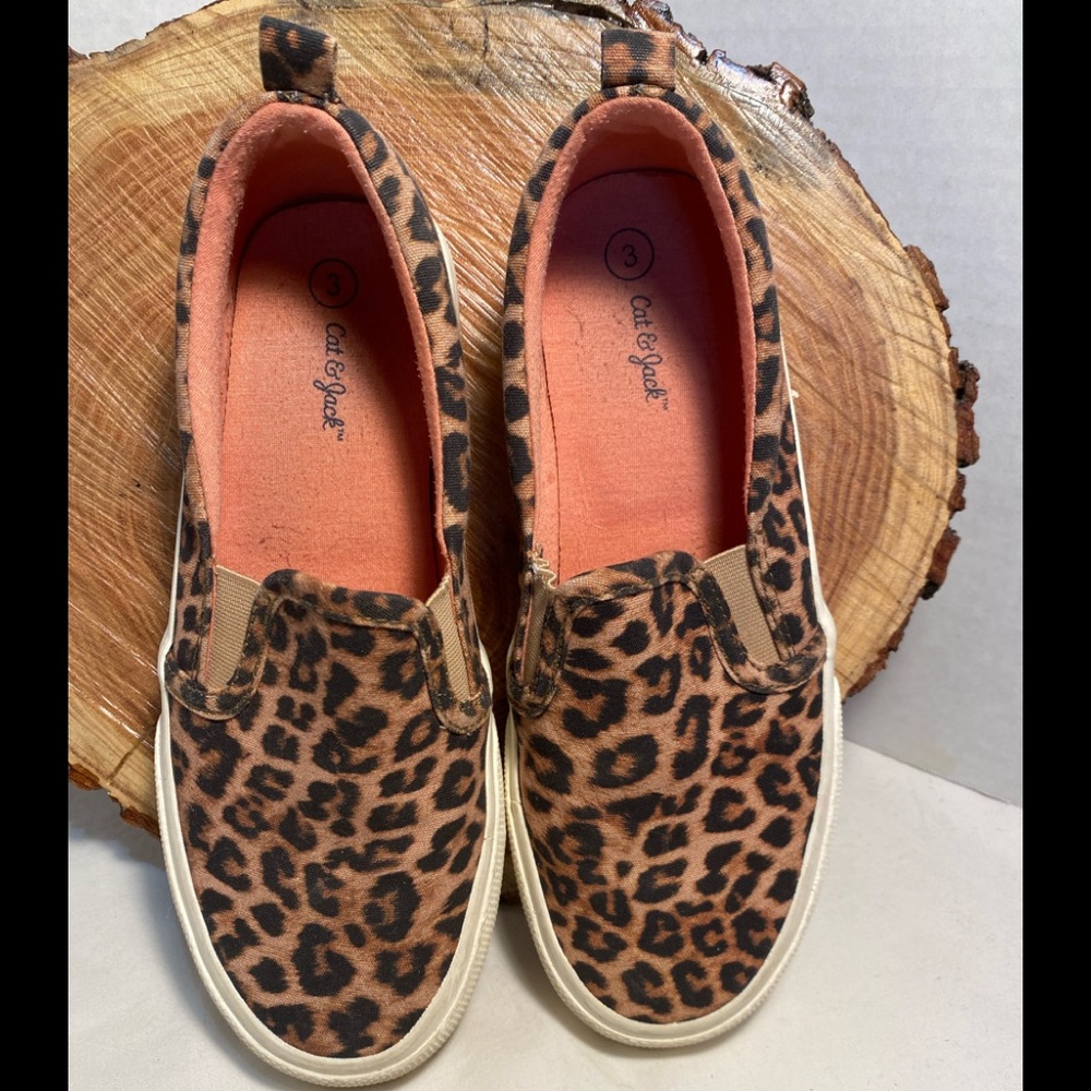 Girls Cat & Jack Cheeta slip on size 3